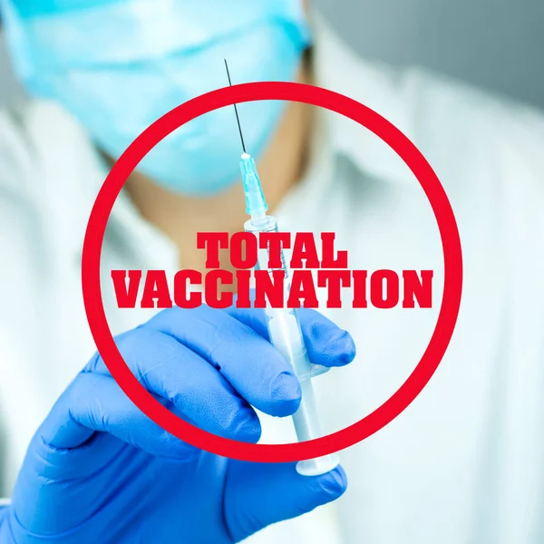 Total Vaccinering Covid Rund Stämpel Bakgrunden Bild Läkare Med Spruta — Stockfoto