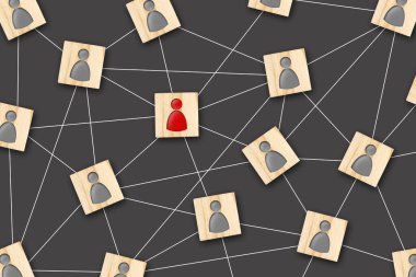 Sosyal ağ konsepti. Gri ve kırmızı insan simgelerine sahip tahta bloklar birbirlerine bağlıdır. Liderlik. Takım çalışması. İnternette sohbet ediyoruz. Teknoloji.