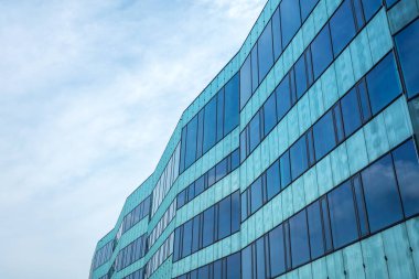 Malmö. İsveç. 29 Temmuz 2019. Güzel modern cam bina Alt Manzara Mimarisi