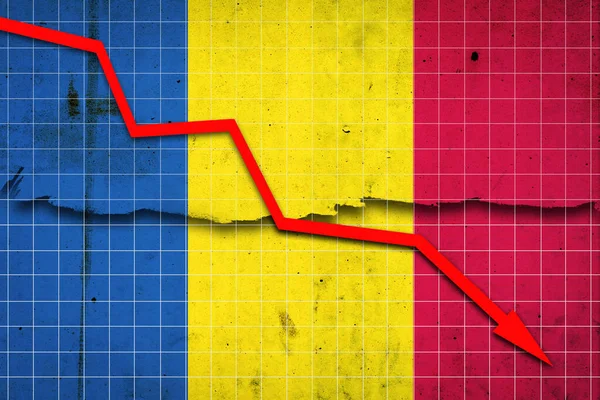 罗马尼亚经济的崩溃 在罗马尼亚国旗上有红色箭头的衰退图 经济衰退 股票交易的经济下滑 经济的下行趋势 — 图库照片
