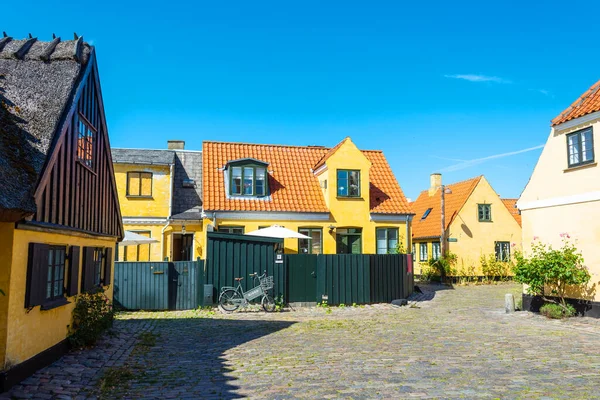 Dragor Dinamarca Julho 2019 Casas Rústicas Amarelas Pequenas Bonitas Estilo — Fotografia de Stock