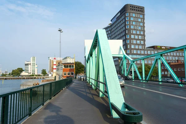 Malmo Suecia Julio 2019 Hermoso Puente Sobre Telón Fondo Arquitectura —  Fotos de Stock