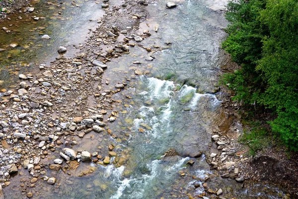 Güzel Dağ Nehri Dibi Kayalık Hava Görüntüsü Doğa Arkaplanı — Stok fotoğraf