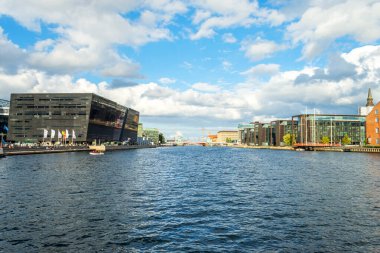 Kopenhag 'da. Danimarka. On iki. Eylül. 2021 yılı. Kara Elmas Kütüphanesi 'nin güzel modern binası. Kopenhag 'da. Danimarka Avrupa 'yı Görüyordu