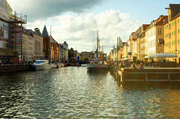 Kopenhagen Dänemark September 2021 Nyhavn Die Menschen Ruhen Sich Ufer — Stockfoto