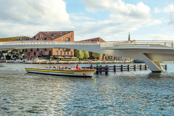 코펜하겐 덴마크 입니다 2021 코펜하겐 운하에서 관광객들 보트를 있습니다 덴마크 — 스톡 사진