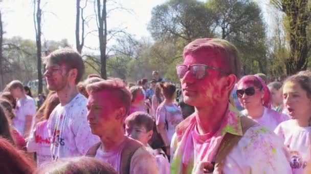 SAINT-PETERSBURG, RUSSIA - MAY 3, 2016. Holi Festival of colors — Stock Video