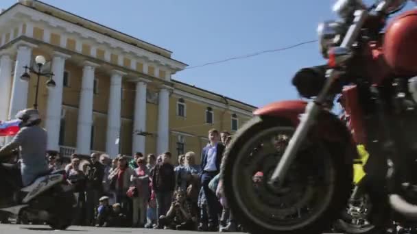 I motociclisti sfilano e mostrano. Lupi notturni MG Russia — Video Stock