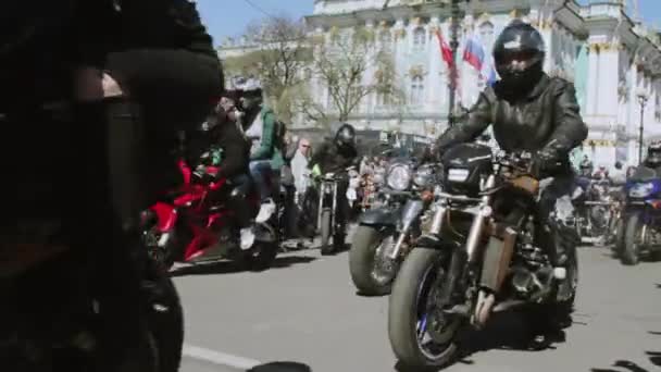 Desfile de motociclistas y espectáculo. Lobos nocturnos MG Rusia — Vídeo de stock