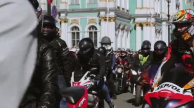 Bisikletçileri parade ve gösteri. Gece kurt Mg Rusya