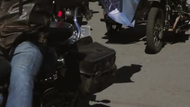 Desfile de motociclistas y espectáculo. Lobos nocturnos MG Rusia — Vídeo de stock