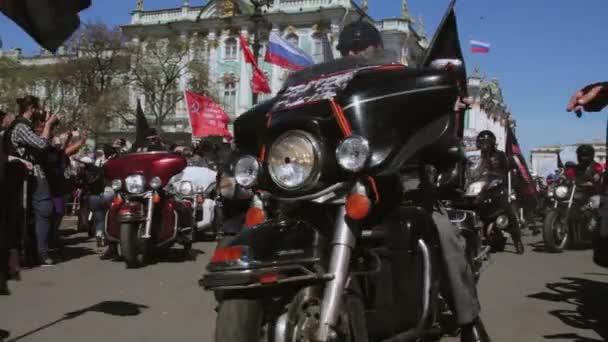 Bisikletçileri parade ve gösteri. Gece kurt Mg Rusya — Stok video