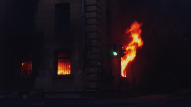 SAINT-PETERSBURG, RUSSIA, JUNE 25, 2016. Fire burns inside window of house. 4K — Stock Video