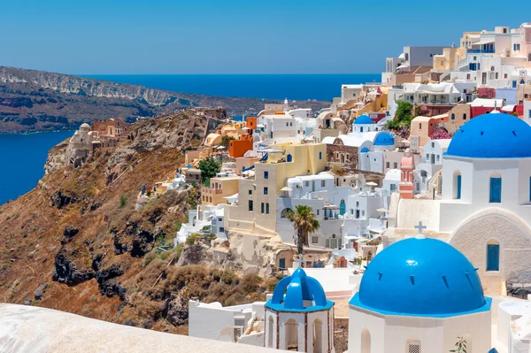 Kilise cupolas ve kule Bell'den santorini, Yunanistan