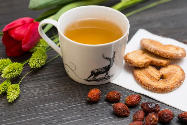 Kurabiyeyle Dogrose çay