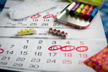 Kadın hijyen koruma, pamuk tampon ile yakın-up.menstruation takvim