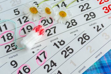 Kadın hijyen koruma, pamuk tampon ile yakın-up.menstruation takvim
