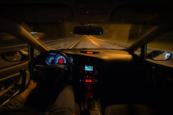 Araba gece sürüş