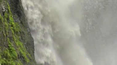  güçlü akış Şelalesi