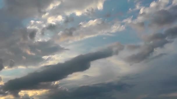 Timelaps clouds are formed at sunset — Stock Video