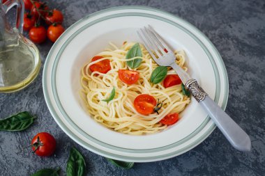 tomaoes makarna salatası