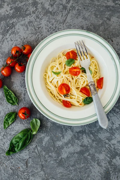 Pasta salad with tomaoes — Stock Photo, Image