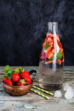 taze çilekli limonata