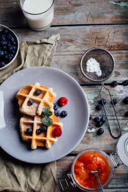 çilek ile Belçika waffle