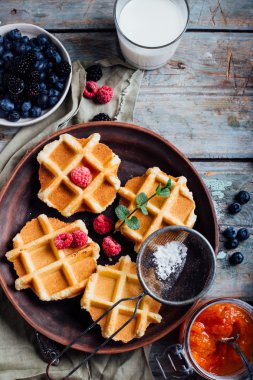 çilek ile Belçika waffle