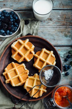 çilek ile Belçika waffle