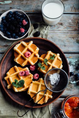 çilek ile Belçika waffle