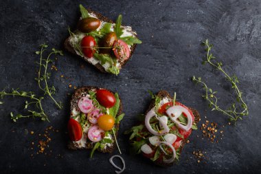 atıştırmak için sebze tost