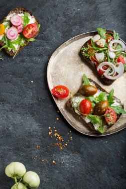atıştırmak için sebze tost