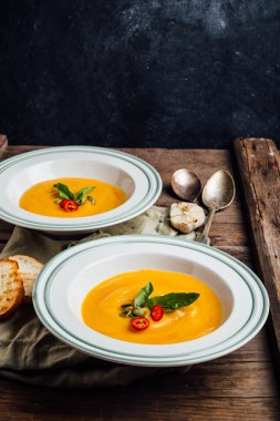 kremalı balkabağı çorbası