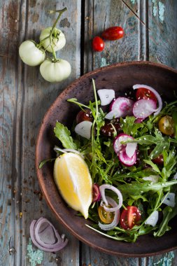 Taze sebze salatası.