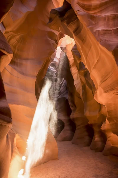 Antelope Canyon - promienie słońca — Zdjęcie stockowe