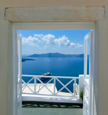 Güzel deniz manzaralı balkon. Santorini Island, Yunanistan.