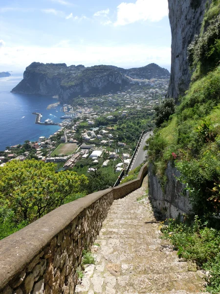 Panorama ostrova Capri, Itálie, nedaleko Neapole. — Stock fotografie