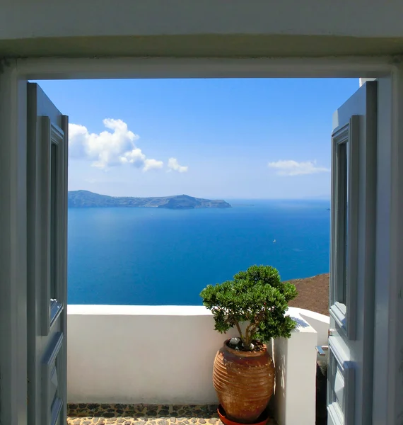 Güzel deniz manzaralı balkon. Santorini Island, Yunanistan.