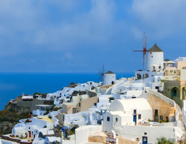 Vue sur la mer depuis le village d'Oia de l "île de Santorin en Grèce — Photo