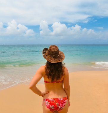 genç kadın kum plaj