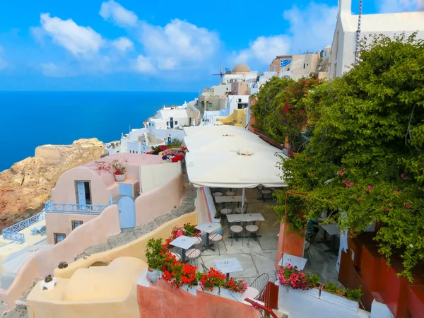 Architecture traditionnelle du village d'Oia sur l'île de Santorin, Grèce — Photo