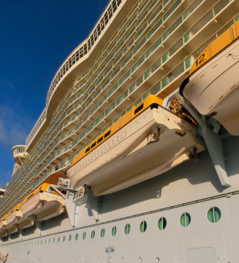 Barselona, Spaine - Eylül, 6 2015: Royal Caribbean International, Allure of the Seas
