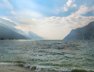 Yüksek dağlar ve lake Garda, İtalya, Europe