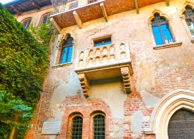 Verona, İtalya 'daki ünlü Romeo ve Juliet balkonunda.