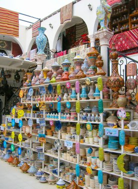 Tunus pazarlarda geleneksel Tunus seramik