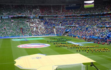 Lyon, Fransa - 16 Haziran 2016: Kuzey İrlanda karşı Ukrayna'nın Avrupa Futbol Şampiyonası oyun öncesi açılış töreni