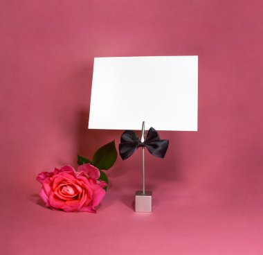 Gül ve boş kartı ile Not tutucu