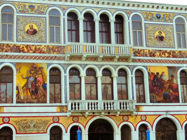 La fachada del Palazzo Barbarigo en el Gran Canal de Venecia — Foto de Stock