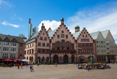 Frankfurt, Almanya - 15 Haziran 2016: Roemerberg görünüm Meydanı